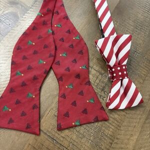 RED CHRISTMAS THEMED BOW TIEs CANDY CANES  Trees Lot If‎ 2